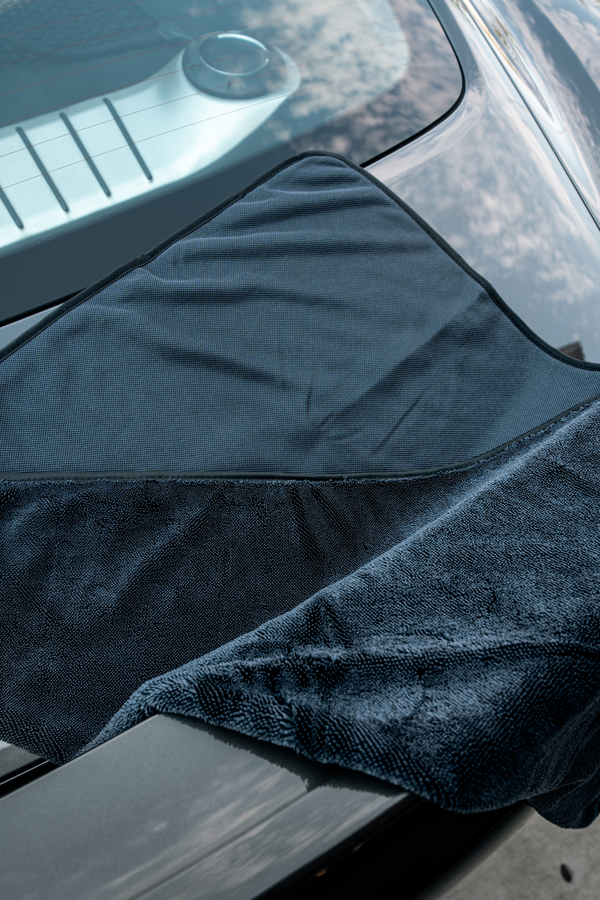 BLACKLINE® SLIM TWISTED-LOOP DRYING TOWEL