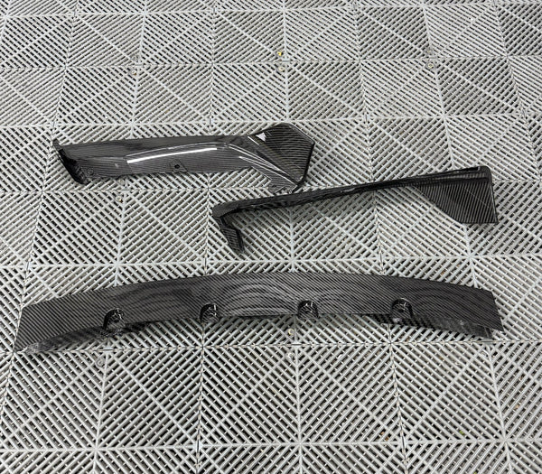 G8X DRY CARBON V8 FRONT LIP