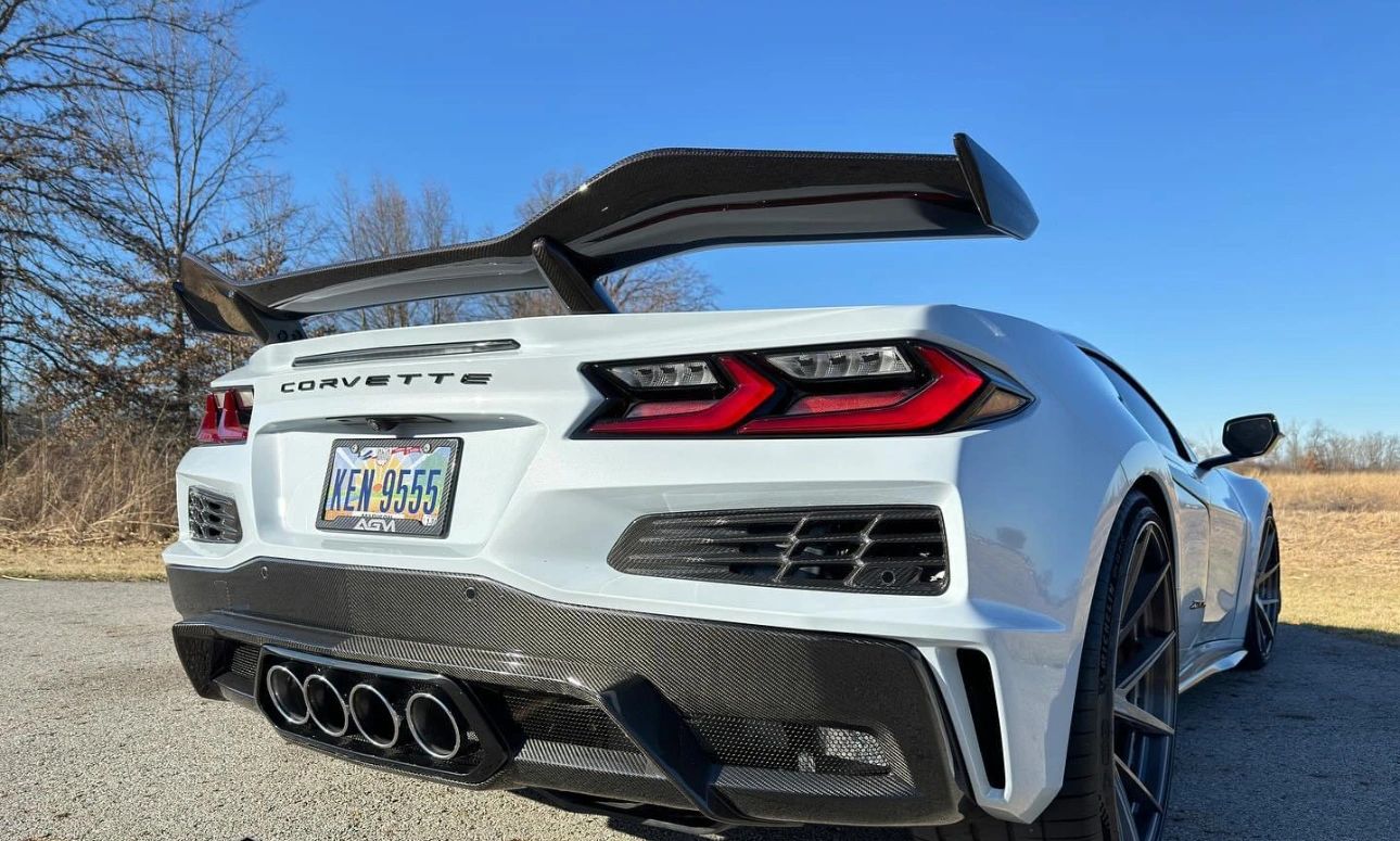 AGM C8 Corvette Z06 / Center Exhaust Carbon Fiber Rear Diffuser